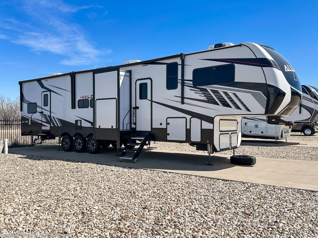 Used 2023 Alliance RV Valor 40V13 available in Alvarado, Texas