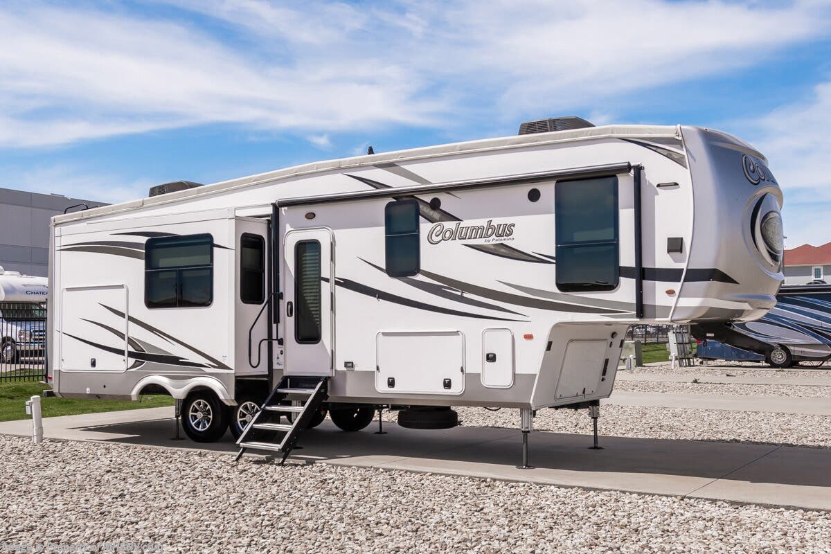 Used 2020 Palomino Columbus 298RL available in Alvarado, Texas
