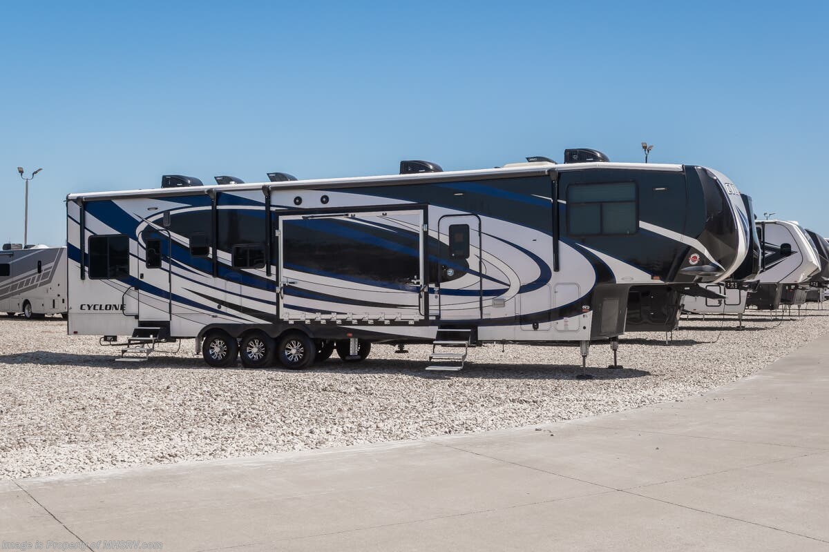 Used 2018 Heartland Cyclone 4270 available in Alvarado, Texas