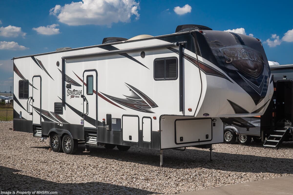 Used 2017  Prime Time Spartan 3210 by Prime Time from Motor Home Specialist in Alvarado, TX
