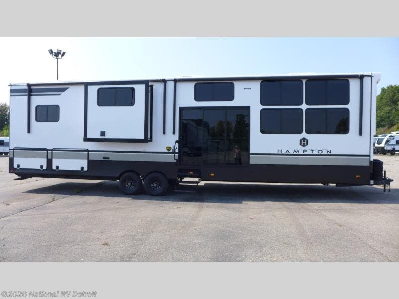 New 2025 CrossRoads Hampton 395BAM available in Belleville, Michigan