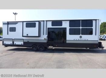 New 2025 CrossRoads Hampton 395BAM available in Belleville, Michigan