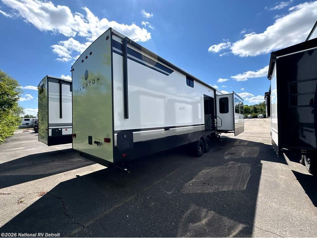 New 2026 CrossRoads Hampton HP372FDB available in Belleville, Michigan