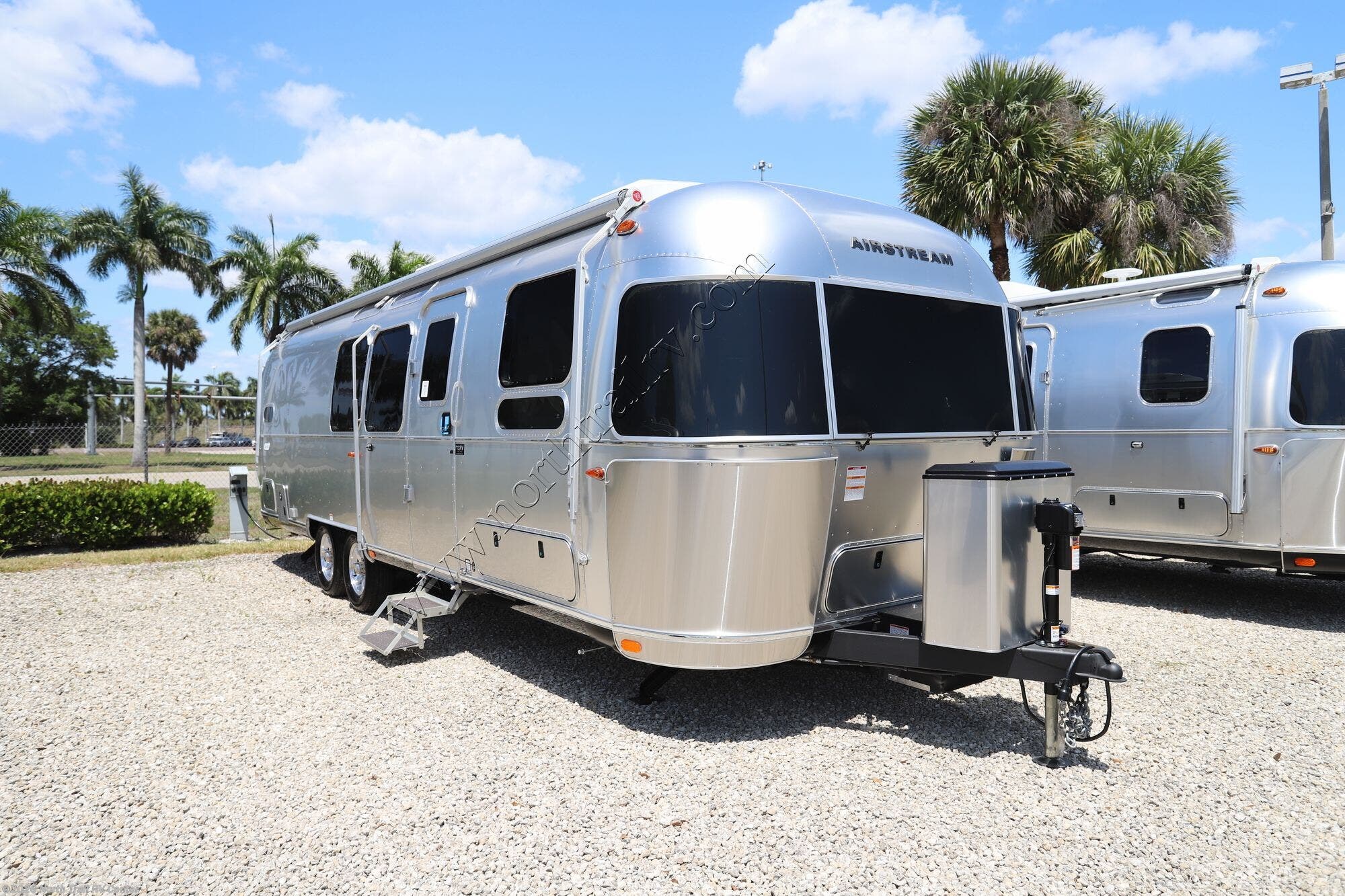 New 2026 Airstream Flying Cloud 30FBB available in Fort Myers, Florida