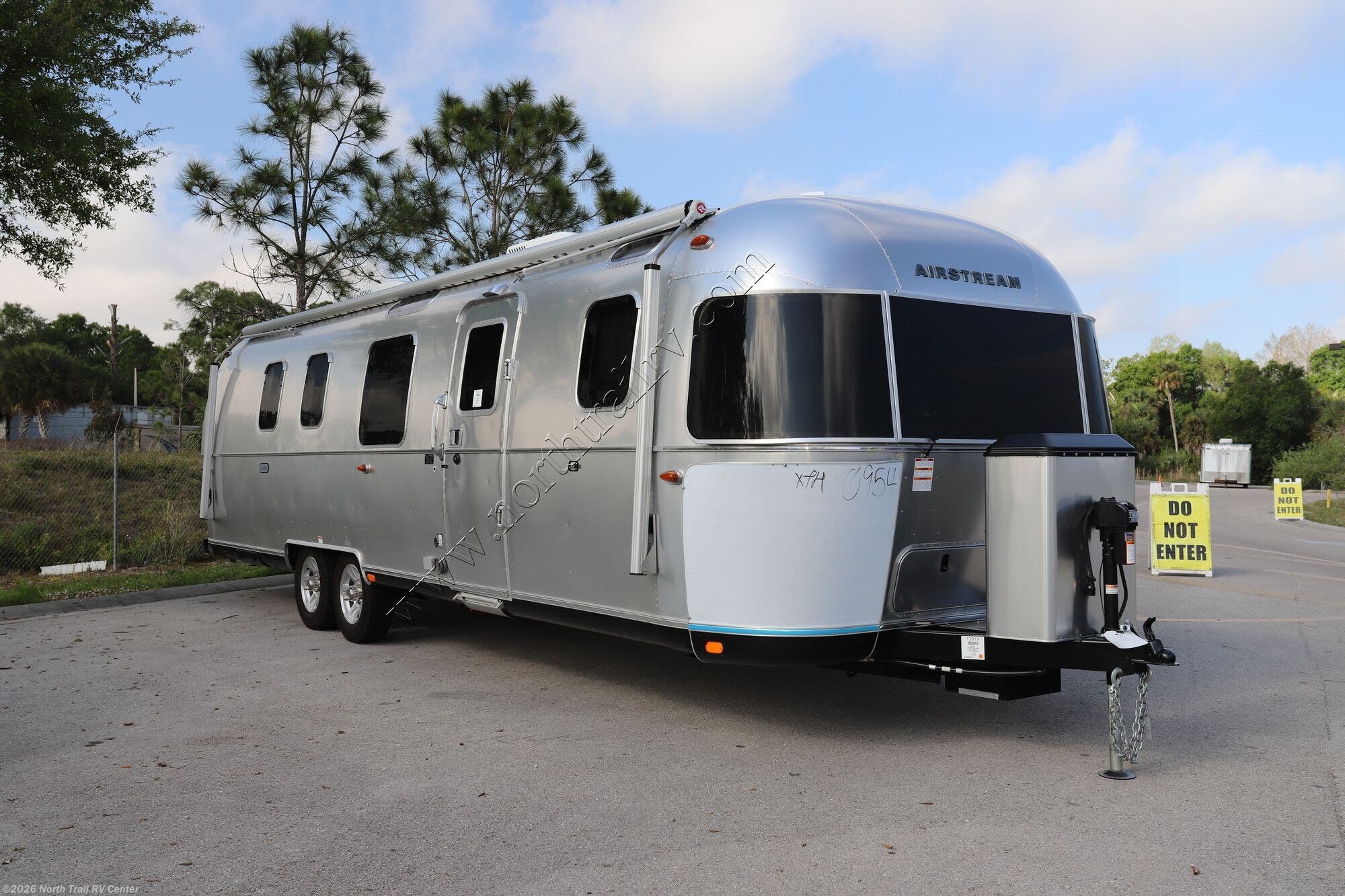 New 2022 Airstream Classic 33 FB available in Fort Myers, Florida
