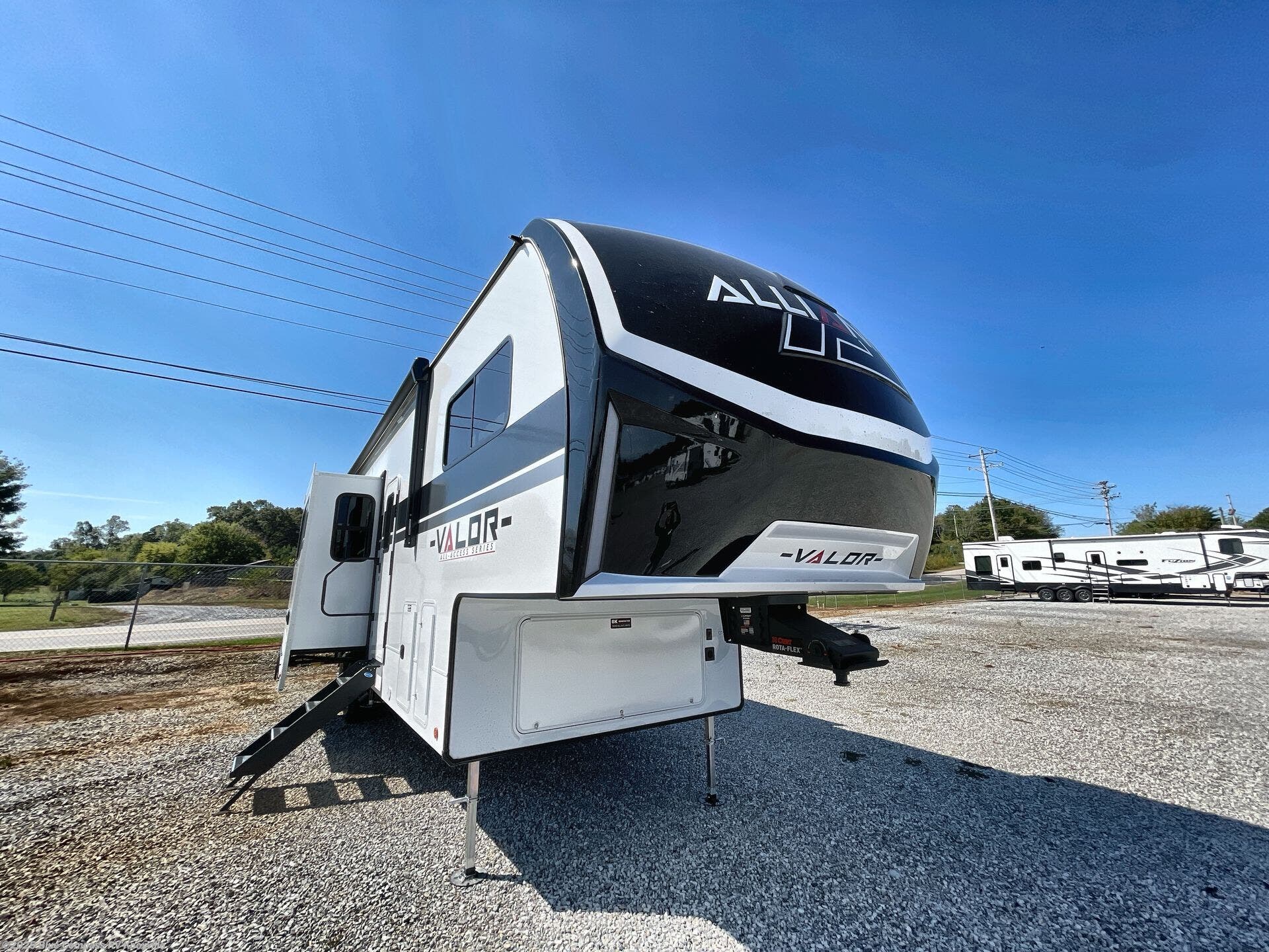 New 2026 Alliance RV Valor All-Access 32A10 available in Louisville, Tennessee