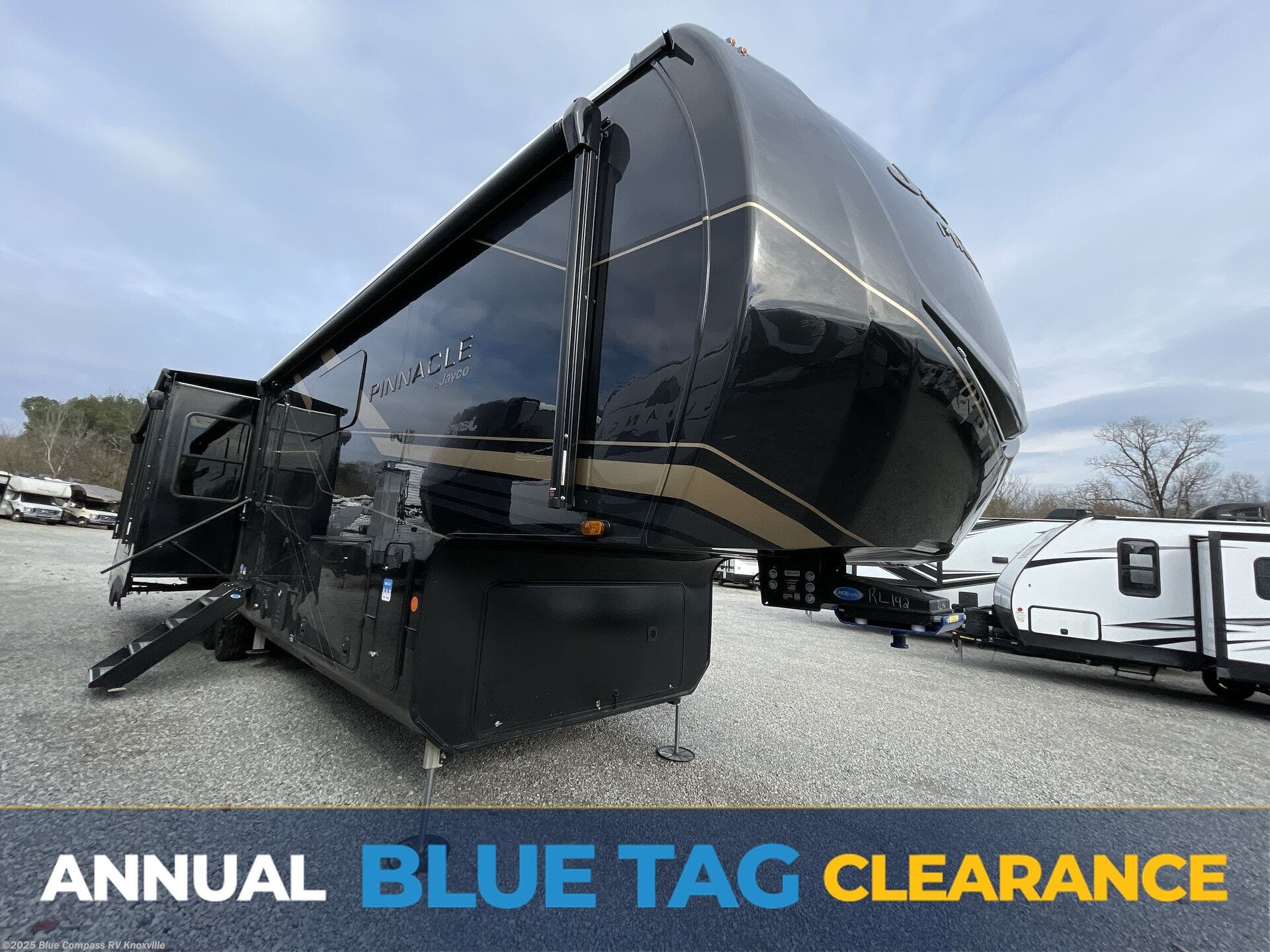 New 2026 Jayco Pinnacle 36FBTS available in Louisville, Tennessee