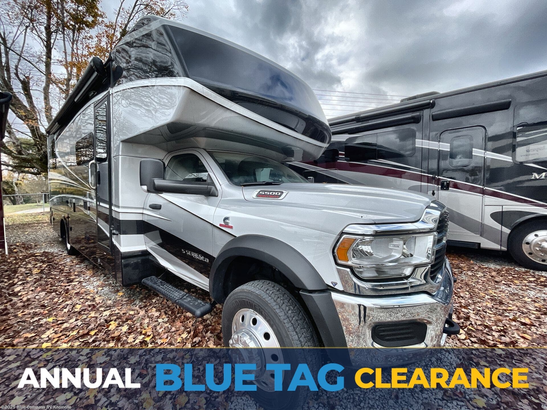 Used 2021 Dynamax Corp  Isata 5 30FW available in Louisville, Tennessee