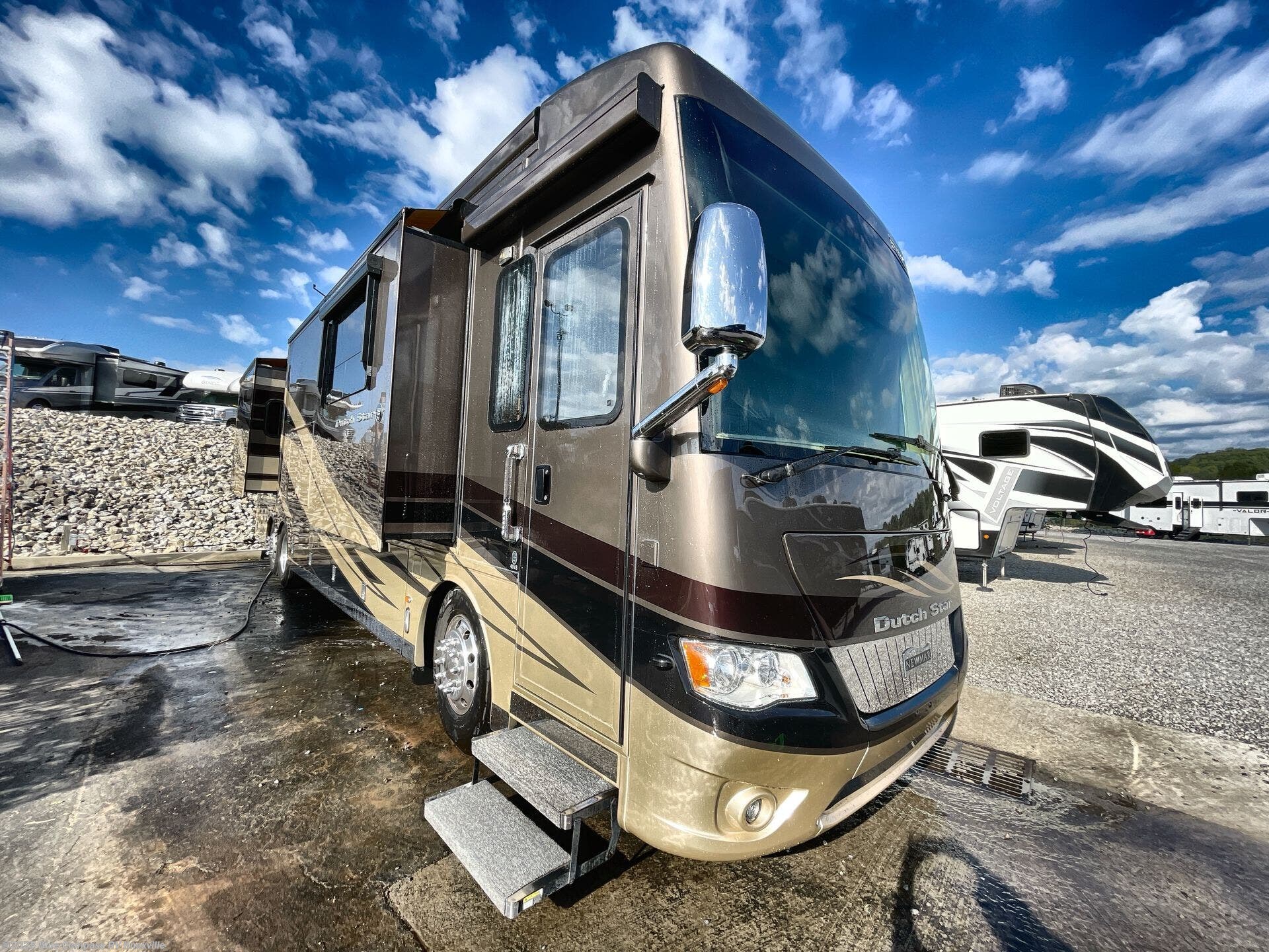 Used 2018 Newmar Dutch Star 4018 available in Louisville, Tennessee