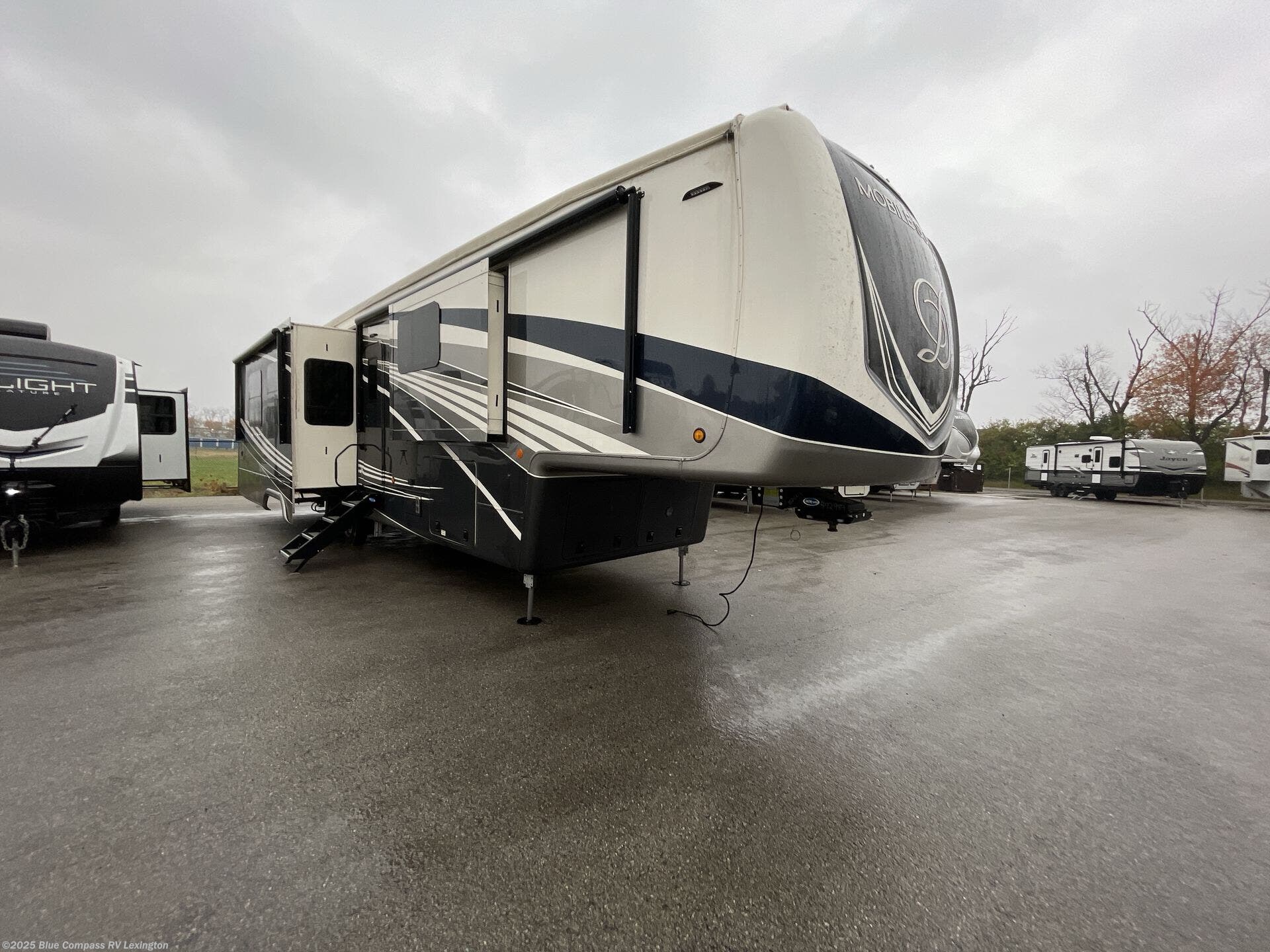 Used 2022 DRV Mobile Suites 41 RKDB available in Georgetown, Kentucky