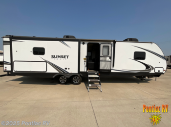 Used 2019 CrossRoads Sunset Trail Grand Reserve SS33CK available in Pontiac, Illinois