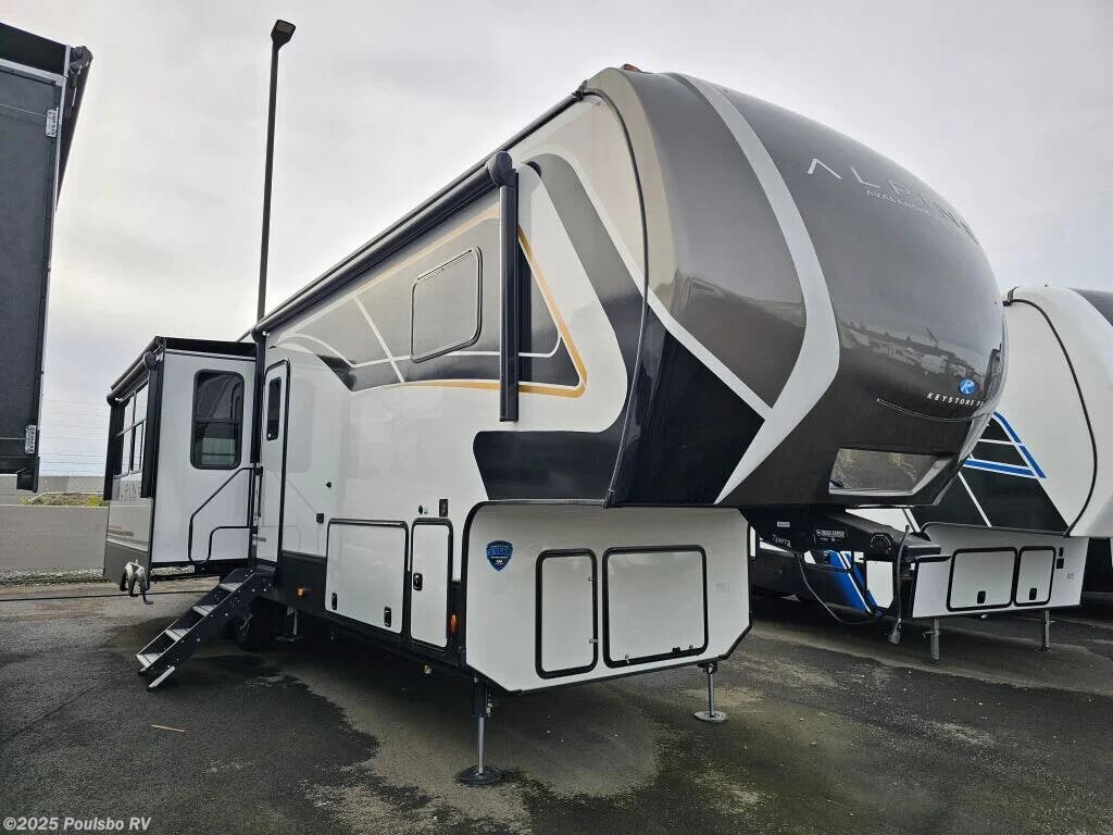 New 2025 Keystone Alpine Avalanche Edition 321RL available in Kent, Washington