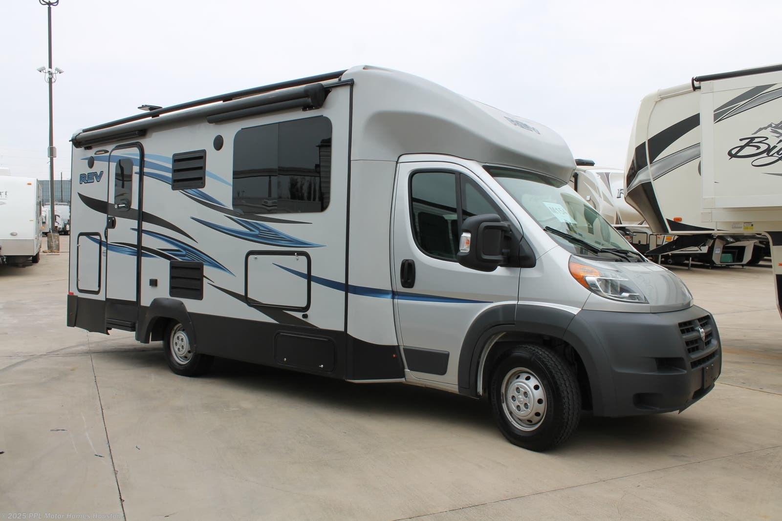 Used Rv Houston >> 2015 Dynamax Corp Rv Rev 24rb For Sale In Houston Tx 77074 M154 Used Rv Houston >> 2015 Dynamax Corp Rv Rev 24rb For Sale In Houston Tx 77074 M154