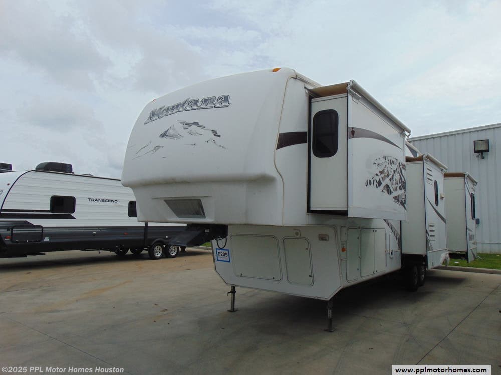 Fifth Wheel - 2009 Keystone Montana Hickory 3400RL | TrailersUSA