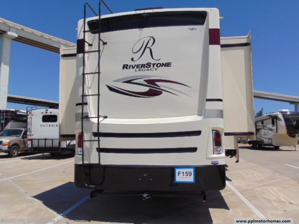 Fifth Wheel - 2019 Forest River Riverstone Legacy 38RE | TrailersUSA