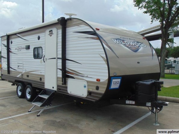 2018 Forest River Wildwood X-Lite 233RBXL available in Houston, TX