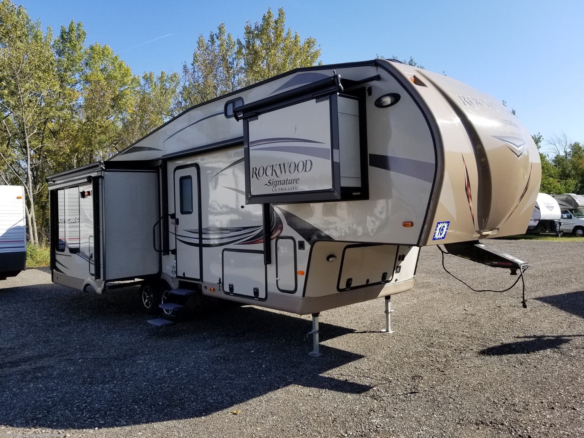 2016 Forest River Rv Rockwood Signature Ultra Lite 8289ws For Used Fifth Wheel In North East Pennsylvania 16428
