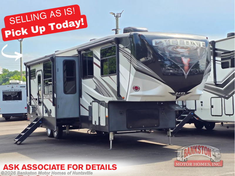 Used 2019  Heartland Cyclone 3600 by Heartland from Bankston Motor Homes of Huntsville in Huntsville, AL