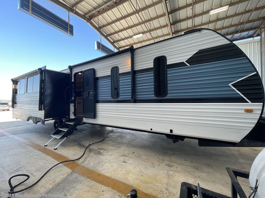 New 2025 CrossRoads Zinger 340RE available in Mesquite, Texas
