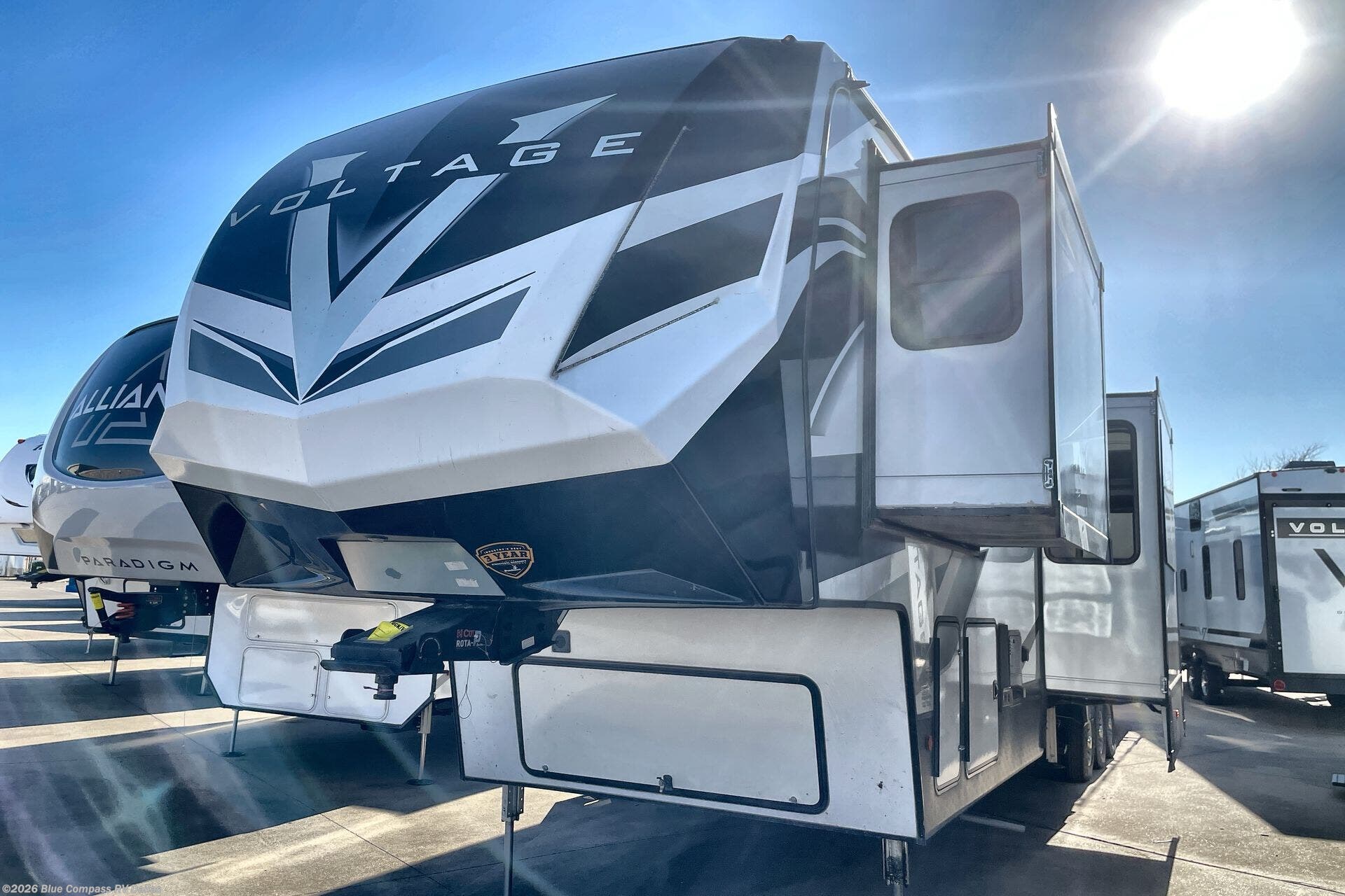 Used 2022 Dutchmen Voltage VT4245 available in Mesquite, Texas