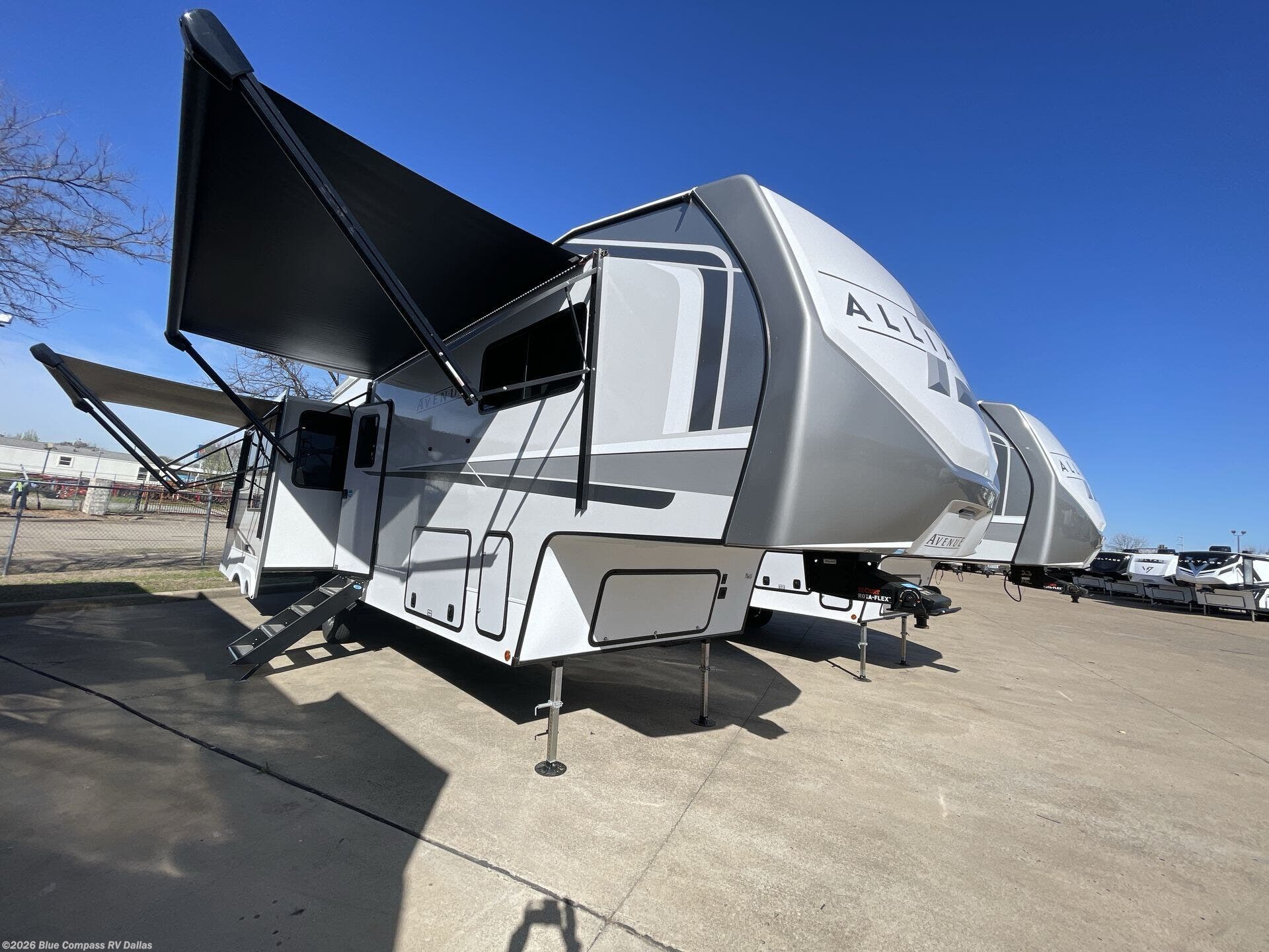 Used 2025 Alliance RV Avenue 32RLS available in Mesquite, Texas