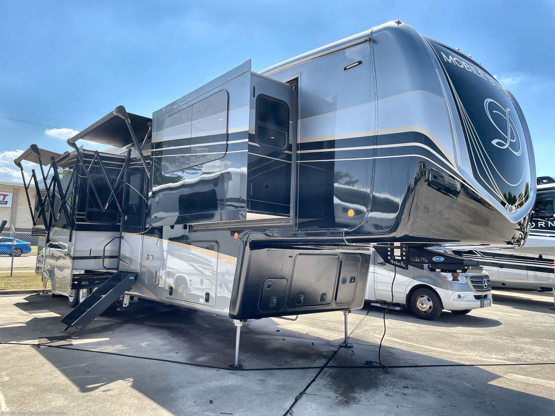 Used 2021 DRV Mobile Suites 44 Nashville available in Mesquite, Texas
