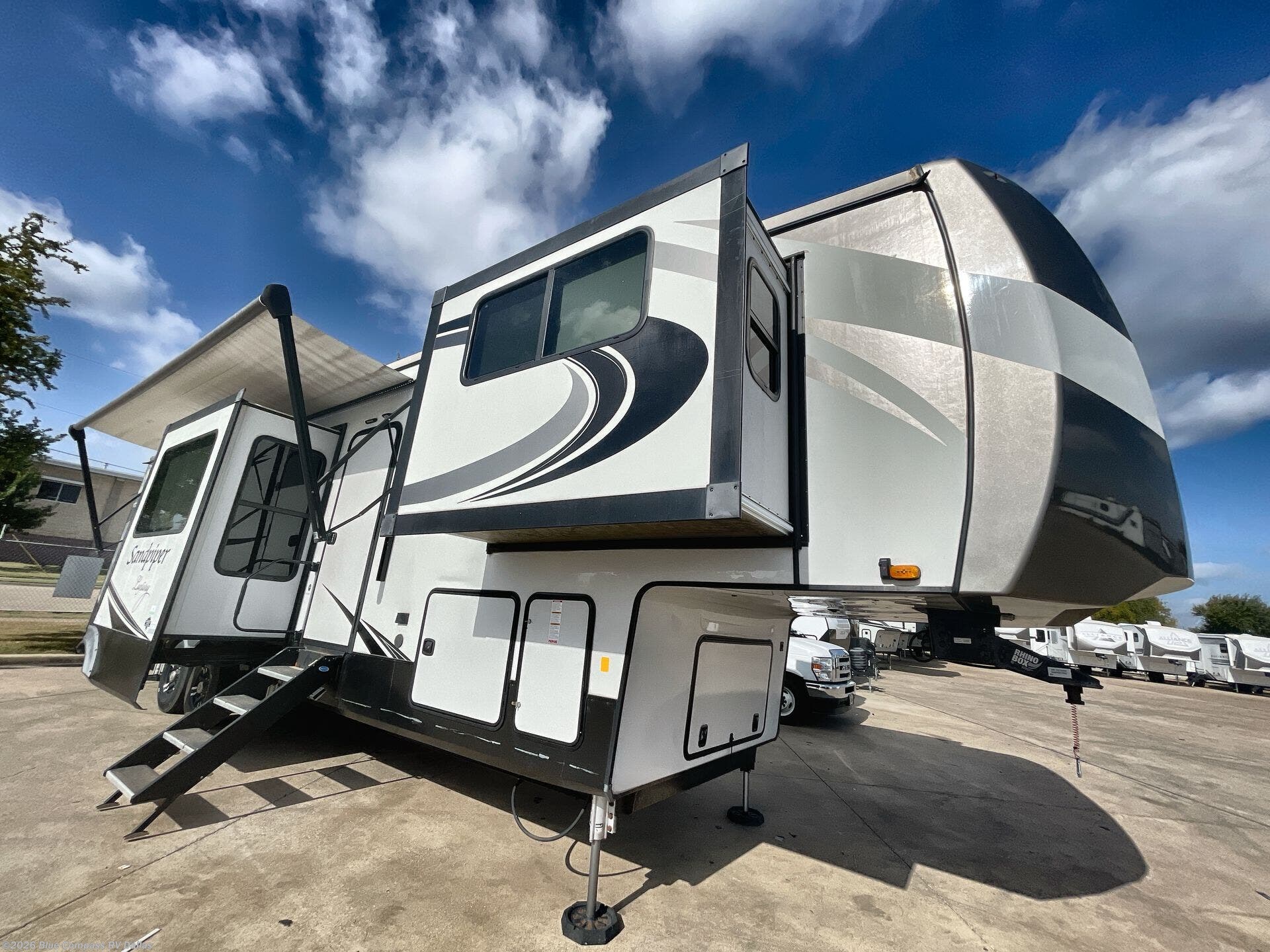 Used 2022 Forest River Sandpiper 391FLRB available in Mesquite, Texas