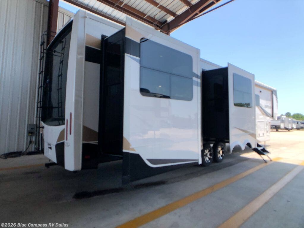 Used 2023 CrossRoads Redwood 4150RD available in Mesquite, Texas