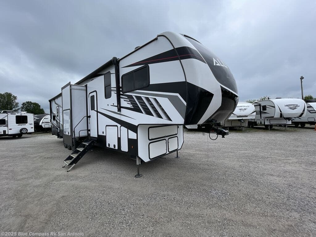 Used 2022 Alliance RV Valor 40v13 available in San Antonio, Texas