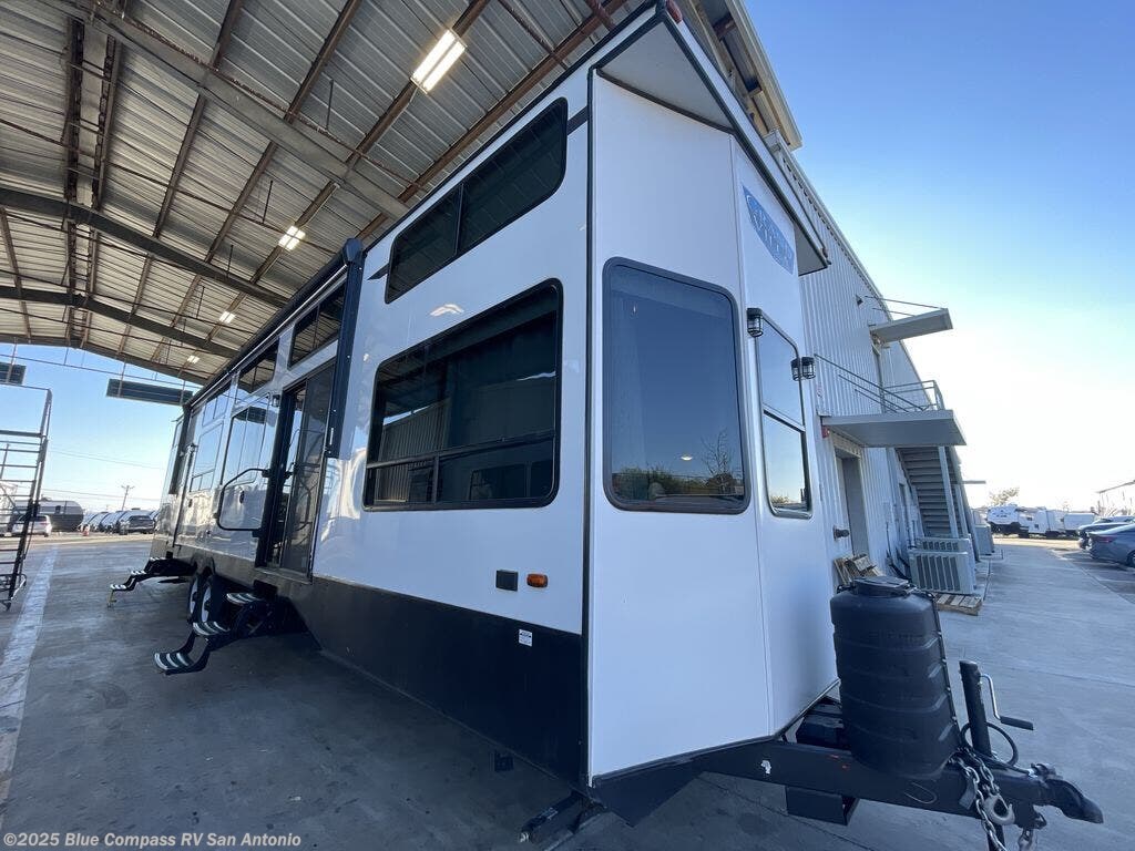 Used 2023 Forest River Salem Grand Villa 42VIEW available in San Antonio, Texas