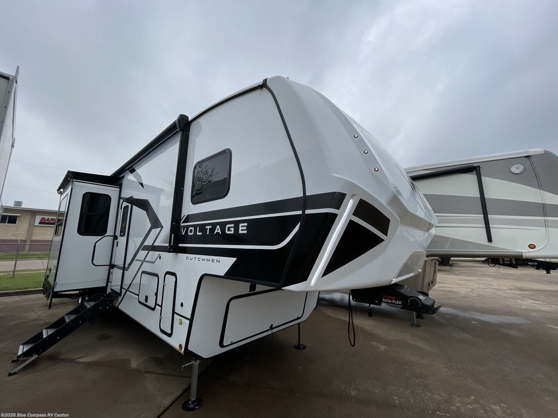 New 2025 Dutchmen Voltage V-Series 3600 available in Wills Point, Texas