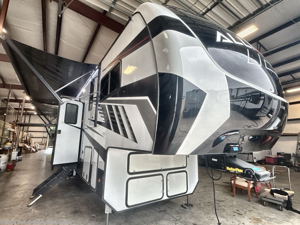 Used 2021 Alliance RV Valor 40V13 available in Wills Point, Texas