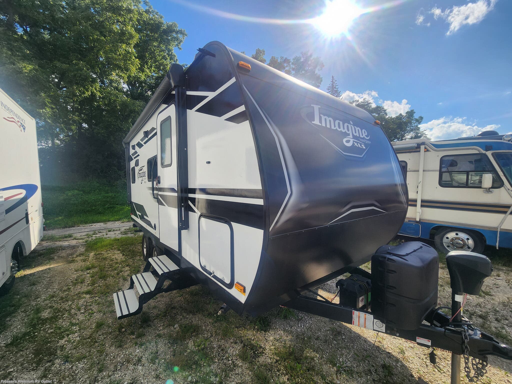Used 2020  Grand Design Imagine XLS 17MKE by Grand Design from Prosser's Premium RV Outlet in Sturtevant, WI