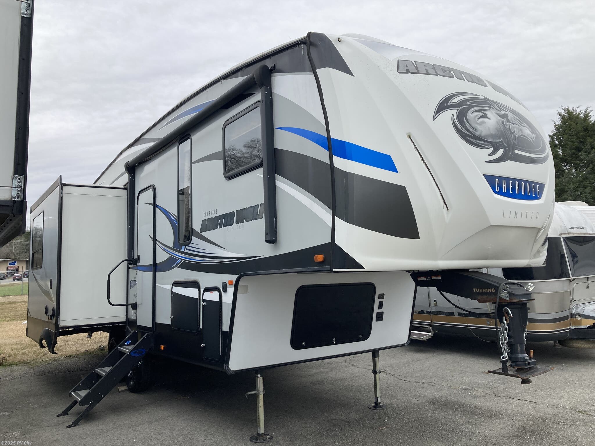 Used 2019 Forest River Cherokee Arctic Wolf 285DRL4 available in Benton, Arkansas