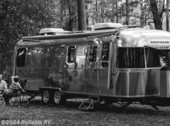 New 2023 Airstream Classic 33FB available in Springfield, Missouri