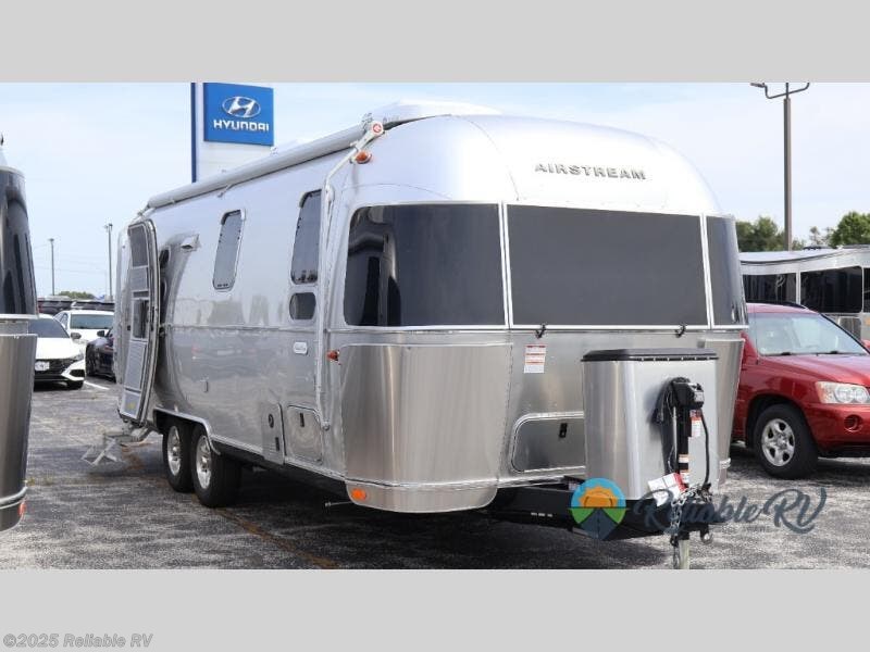 New 2026 Airstream Flying Cloud 25FB Twin available in Springfield, Missouri