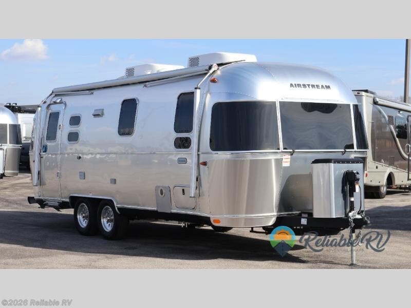 New 2026 Airstream Globetrotter 25FB available in Springfield, Missouri