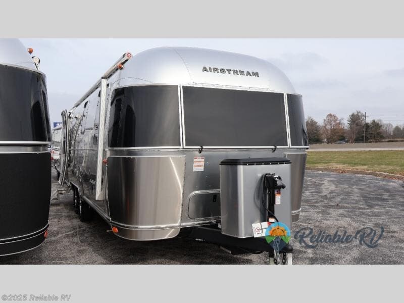 New 2026 Airstream Globetrotter 27FB Twin available in Springfield, Missouri