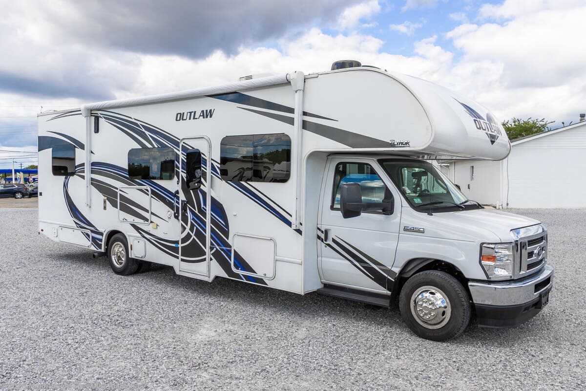 Used 2022  Thor Motor Coach Outlaw 29J by Thor Motor Coach from Motor Home Specialist Alabama in Montgomery, AL