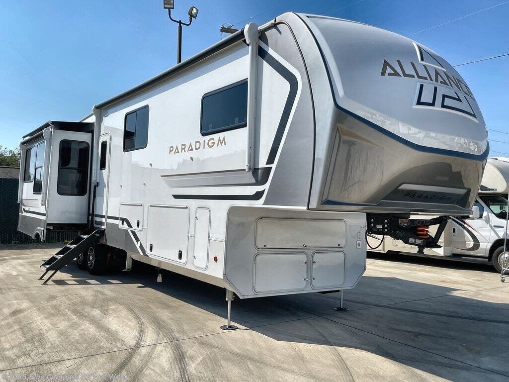 New 2025 Alliance RV Paradigm 380MP available in Fort Worth, Texas
