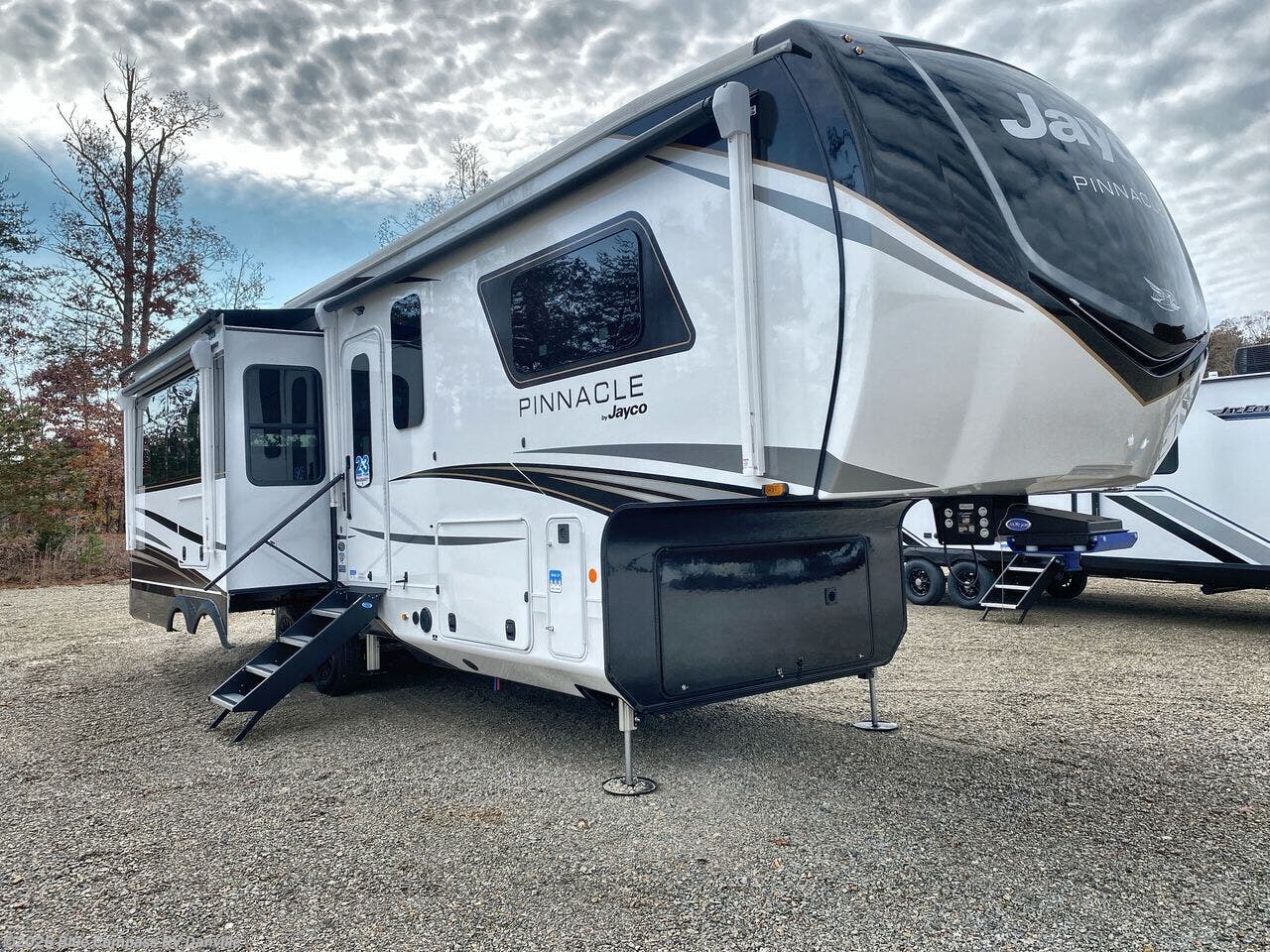 New 2026 Jayco Pinnacle 32RLTS available in Ringgold, Virginia
