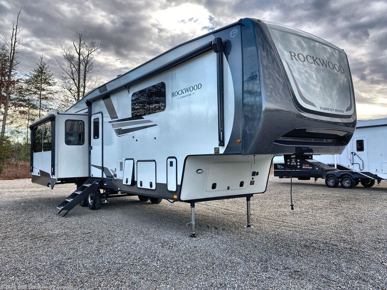 New 2025 Forest River Rockwood Signature 401SB available in Ringgold, Virginia