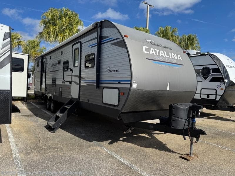 Used 2019 Coachmen Catalina Legacy 323BHDSCK available in Nokomis, Florida