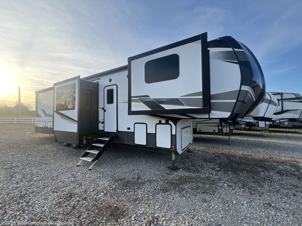 Used 2020 Keystone Avalanche 383FL available in Gassville, Arkansas