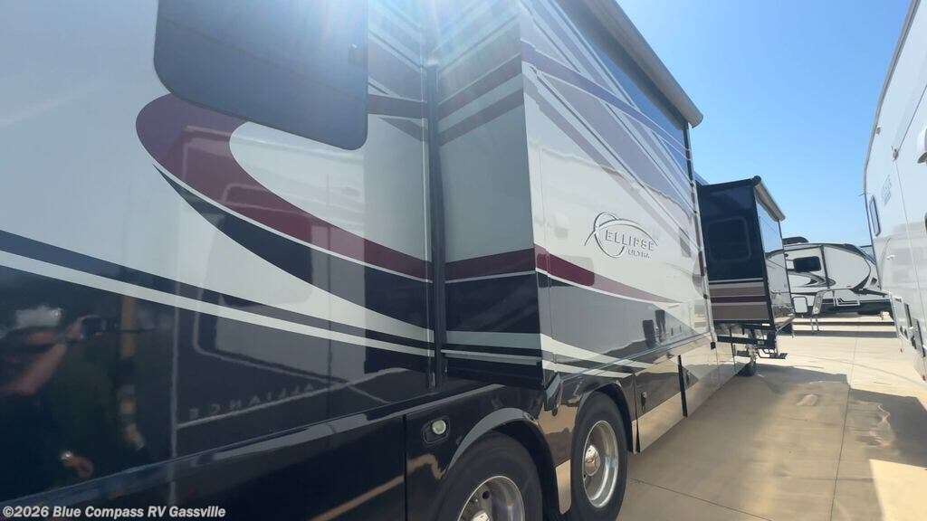 Used 2016 Itasca Ellipse Ultra 42HL available in Gassville, Arkansas