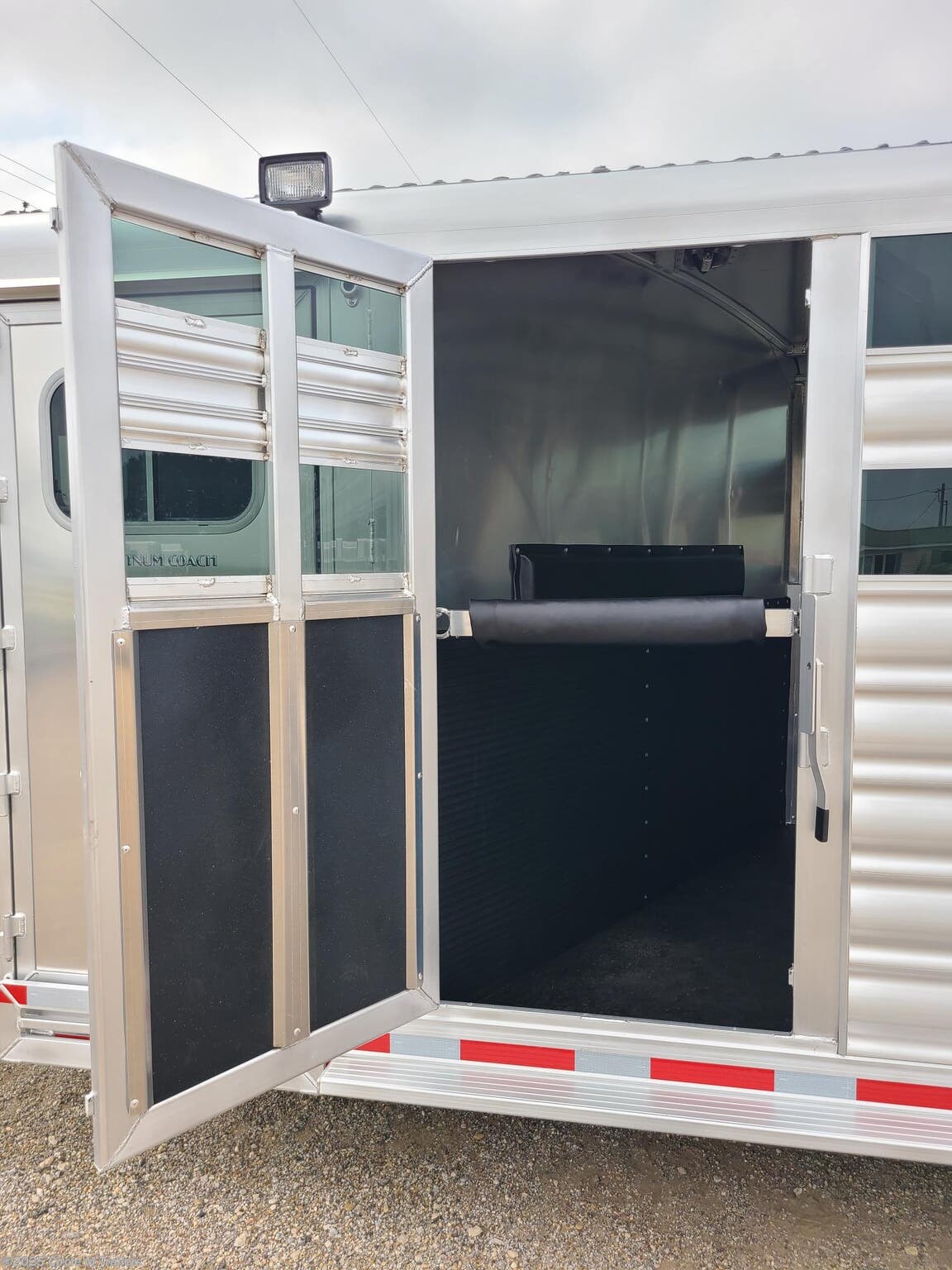 7x26 Horse Trailer for sale | New Platinum Coach 26' Stock Combo 7'6 ...