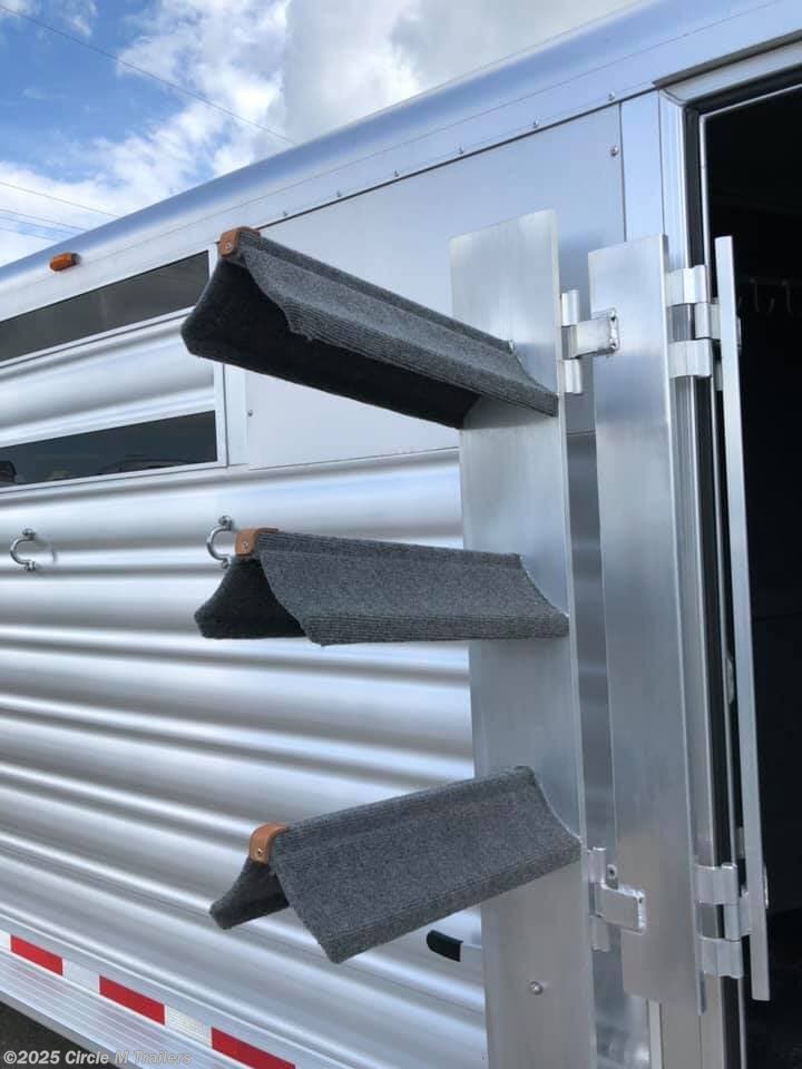 Livestock Trailer 2021 Platinum Coach 25' Stock Combo 7'6" wide