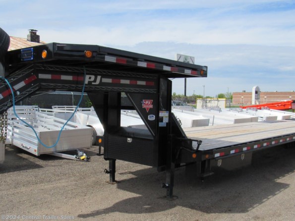 2022 PJ Trailers Gooseneck (LD) Low-Pro Flatdeck with Duals available in East Bethel, MN