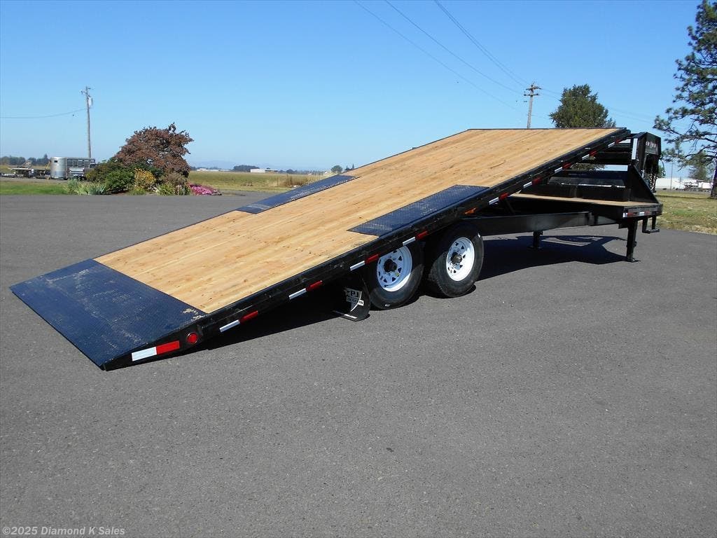 2021 PJ Trailers Tilt T8 102" X 26' 15K Gooseneck 8x26 T82615K