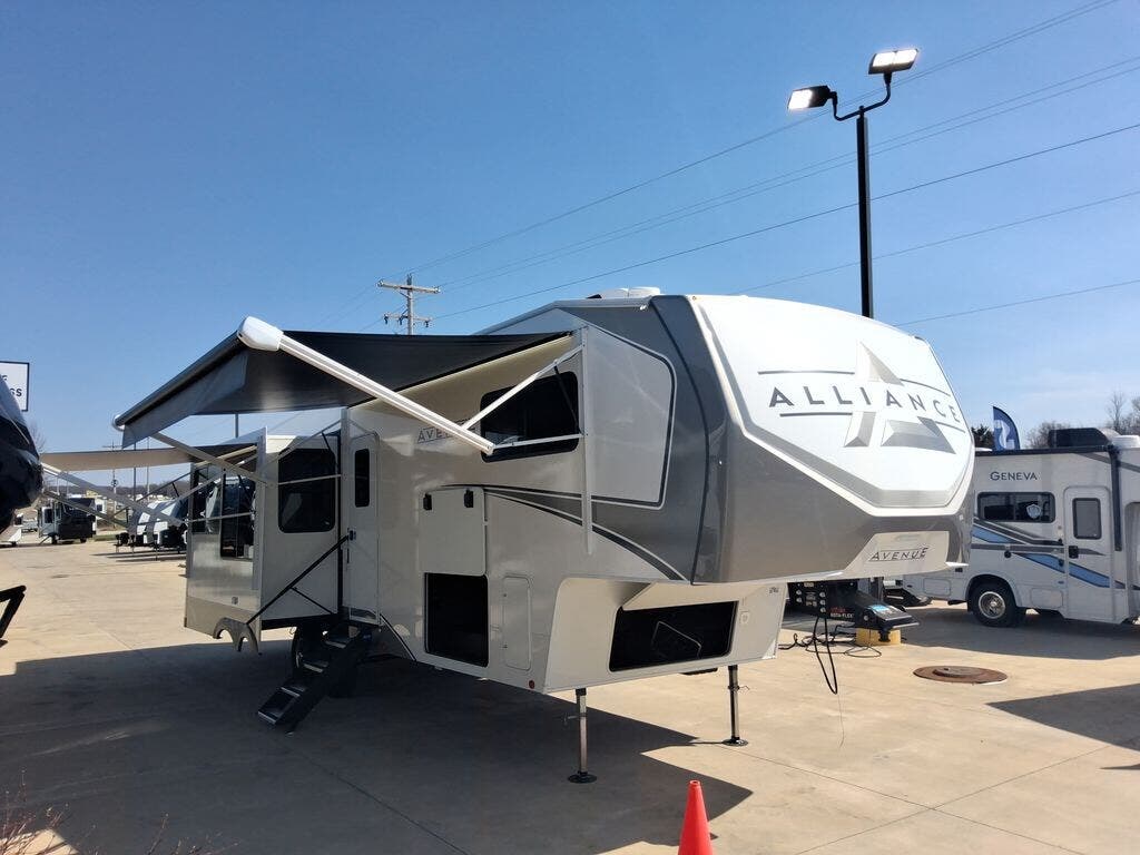 New 2026 Alliance RV Avenue 32RLS available in Strafford, Missouri